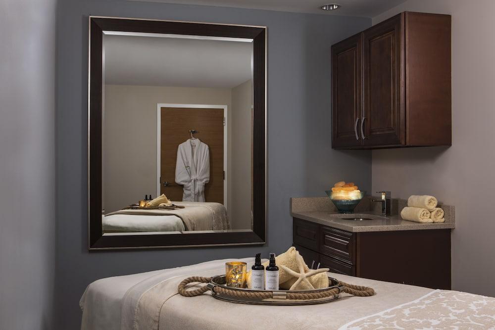 Hutchinson Shores Resort & Spa Дженсън Бийч Екстериор снимка