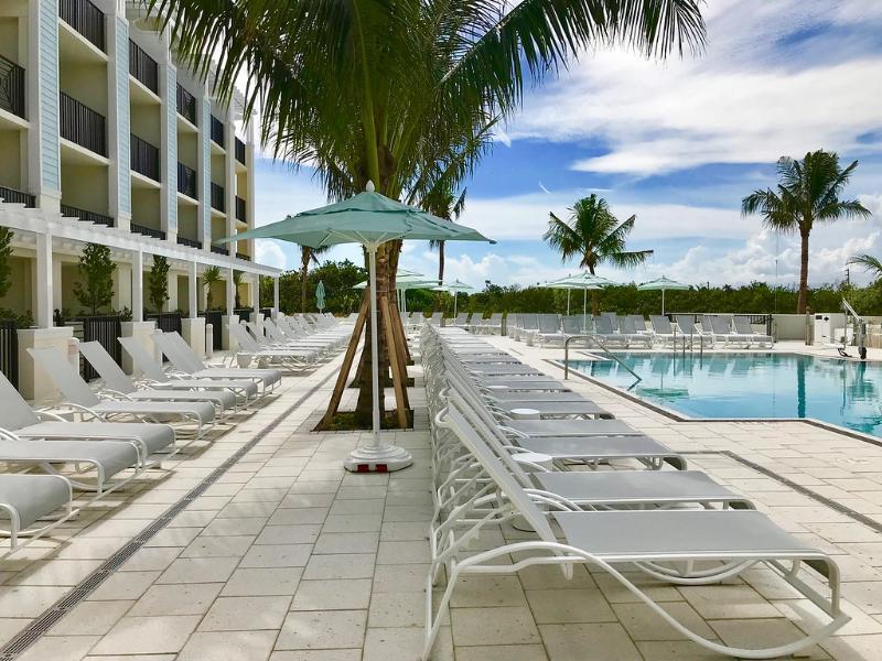 Hutchinson Shores Resort & Spa Дженсън Бийч Екстериор снимка