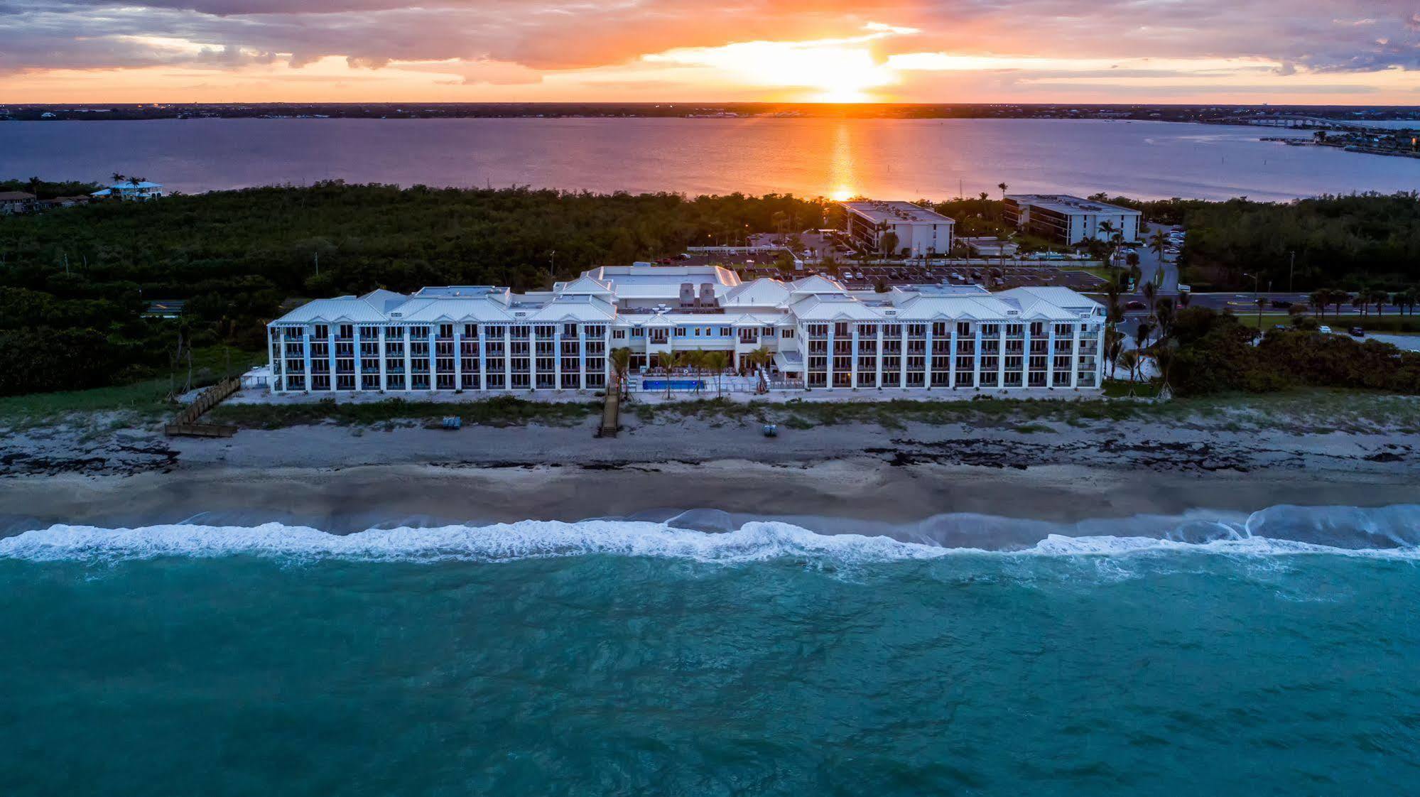 Hutchinson Shores Resort & Spa Дженсън Бийч Екстериор снимка